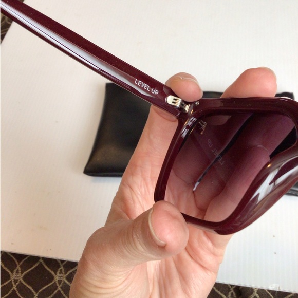 NEW ! RAre Quay Level Up Burgundy Sunglasses